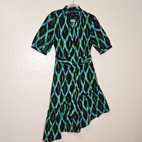 Dresses & Skirts - Chic Asymmetrical Dress in Green and Black